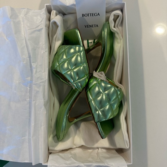 COPY - AUTHENTIC BOTTEGA VENETA HILLED SANDALS - Picture 1 of 7
